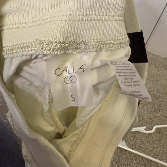 CALIA Women's Journey Collection Relaxed Fit Mid Rise 4 Inch Inseam Shorts - Picture 4 of 4